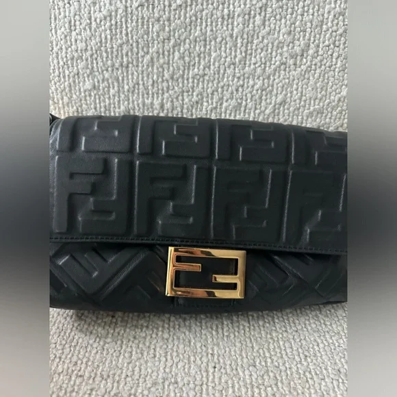 Fendi Black Embossed bag with Gold Buckle - Picture 1 of 14